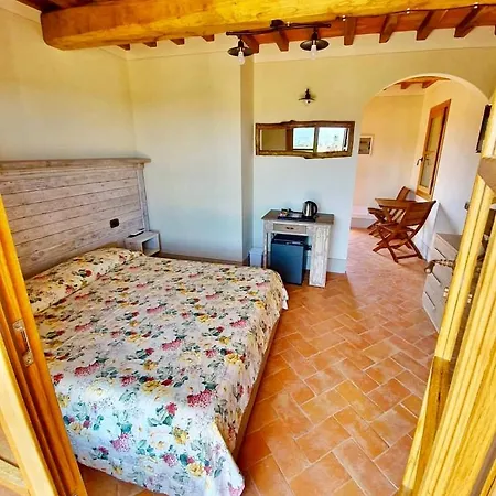 Farm stay Montefabbrello Magazzini (Tuscany)