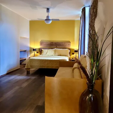 Montefabbrello Farm stay Magazzini (Tuscany)