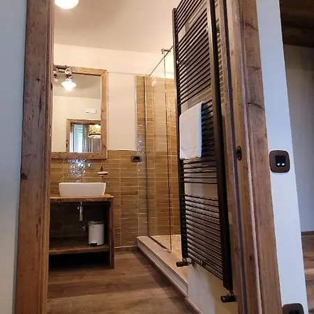 Farm stay Montefabbrello Magazzini (Tuscany)