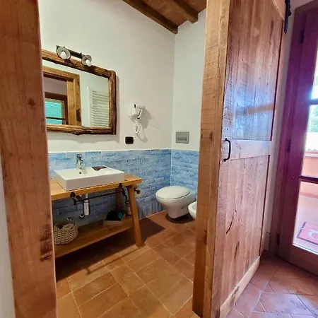 Фермерский дом Montefabbrello Magazzini (Tuscany)